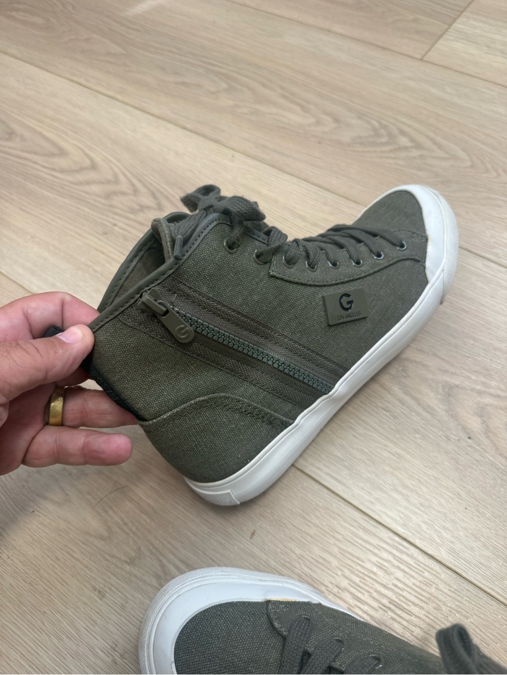 Guess Los Angeles Canvas Sneakers
G Gorlia2 Green Size 8.5 - Picture 8 of 10